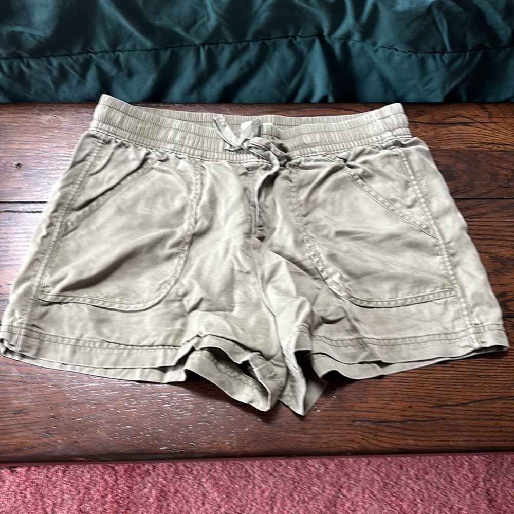 Army green upwest size xsmall elastic waist shorts x